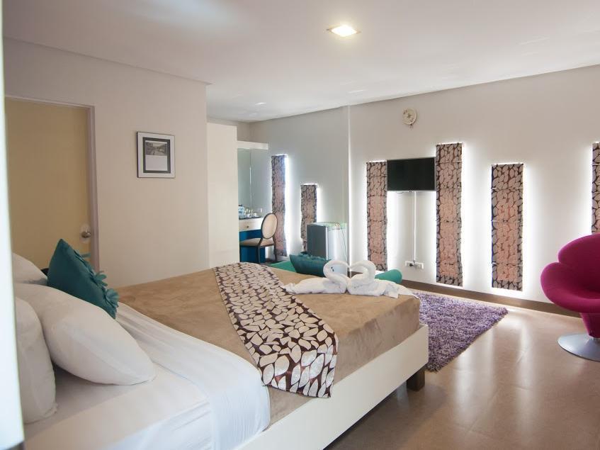 Avenue One Hotel Upper Digos Екстер'єр фото